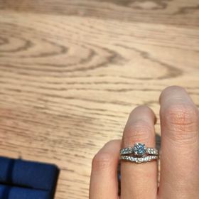 【BIJOUPIKO(ビジュピコ)の口コミ】 いろいろなブライダルショップをみてきましたが、こちらは個性的なデザイ…