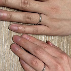 【ティファニー(Tiffany & Co.)の口コミ】 小さなダイヤモンドが3石並んだシンプルなデザインでした。さりげなくダイ…