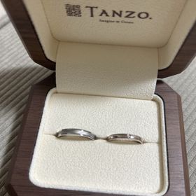 【TANZO.(鍛造指輪)の口コミ】 ミル打ちが、派手過ぎず、少しキラっと見えるところが可愛い。色は肌馴染…