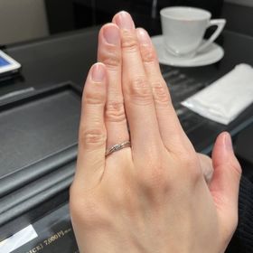 【エクセルコダイヤモンド(EXELCO DIAMOND)の口コミ】 シンプルでありながも一石ダイヤが美しく手をきれいに見せてくれるところ…