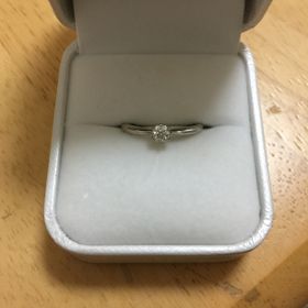 【Oath(オアス)】の口コミ デザインが良くまた持った時にダイヤの輝きが尊重される指輪だった為です。...