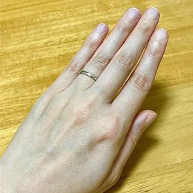 【TRECENTI(トレセンテ)の口コミ】 夫がふしのある指の為、着け心地にこだわって探しました。ふしに合わせる…