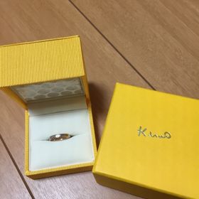 【ケイウノ ブライダル(K.UNO BRIDAL)の口コミ】 一見シンプルだけど二重になっていて下の段にはさりげなく色が入っている…