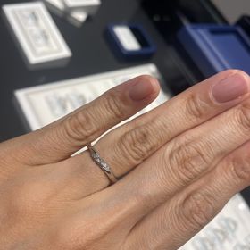 【銀座ダイヤモンドシライシの口コミ】 お店に行く前に、まずはシンプルなものにするか、一粒ダイヤにするかで悩…