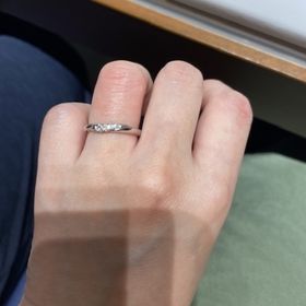 【銀座ダイヤモンドシライシの口コミ】 指輪を着けた時のダイヤモンドの輝きがキラキラしていてとても綺麗だった…