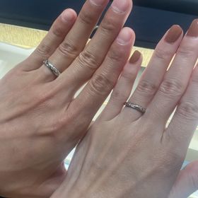 【ショーメ(CHAUMET)の口コミ】 試着したトルサードは遠目で見るとシンプルな指輪に見えますが、近づくと…