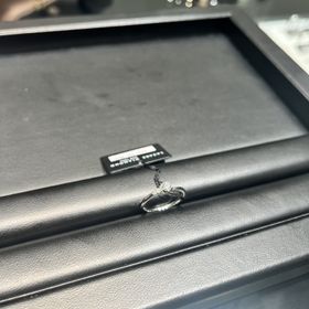 【ラザール ダイヤモンド(LAZARE DIAMOND)の口コミ】 デザインと価格が決めてなのですが、シンプルでこの先ずっと着用できるよ…