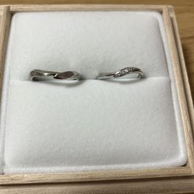 【萬時(Manji)の口コミ】 決め手になったのは見た目と着け心地です。
普通の丸の形ではなく、ウェー…