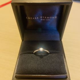 【ラザール ダイヤモンド(LAZARE DIAMOND)の口コミ】 デザインはもちろん、
ダイヤの輝きが特別です！
普段使いできるデザイン…