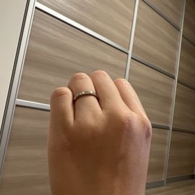 【銀座ダイヤモンドシライシの口コミ】 何個も何個も試着して、結果、1番シンプルな2.５ミリのリングにしました。…