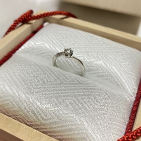 【TOMOE(トモエ)の口コミ】 夫が選んでくれた指輪です。私の名前がついているこの指輪にとても愛着が…