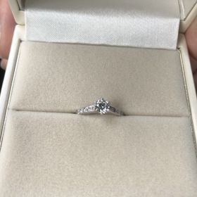 【宝寿堂(ほうじゅどう)の口コミ】 指輪のデザインは色んなブランドを見て回ってイメージしていました。一粒…