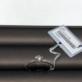 【アイプリモ(I-PRIMO)の口コミ】 可愛らしいデザインが多かったように思います。
初めから一粒ダイヤの横に…