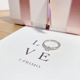 【アイプリモ(I-PRIMO)の口コミ】 横から見た時にもダイヤが見えるデザインになっており、重ね付けしても可…