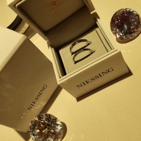 【NIESSING(ニーシング)の口コミ】 つけ心地が自然で、しっくりきました。
ペア感を重視していたので大満足で…