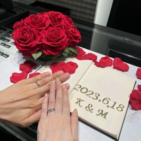 【ラザール ダイヤモンド(LAZARE DIAMOND)の口コミ】 婚約指輪はシンプルなデザインのものにして、結婚指輪は斜めにダイヤが入…