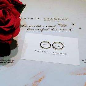 【ラザール ダイヤモンド(LAZARE DIAMOND)の口コミ】 シンプルなデザインで1石ダイヤモンドの結婚指輪を探していました。ラザー…