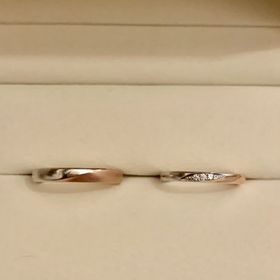 【ケイウノ ブライダル(K.UNO BRIDAL)の口コミ】 ずばり『刻印のデザイン』で選びました。

K.UNOさんは、デザイナの方がそ…