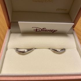 【ケイウノ ブライダル(K.UNO BRIDAL)の口コミ】 少しウェーブがあるデザインにしたくて、この指輪がピッタリでした。カラ…