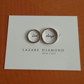 【ラザール ダイヤモンド(LAZARE DIAMOND)の口コミ】 ネットで斜めのデザインの指輪を見て気になり訪問しましたが、色々詳しく…