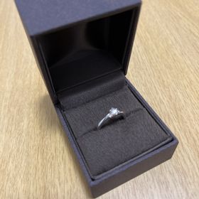 【CHER LUV(シェールラブ)の口コミ】 シンプルなデザインではあるが、緩やかなツイストをかけることによりオシ…