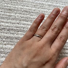 【ケイウノ ブライダル(K.UNO BRIDAL)の口コミ】 結婚指輪は通常のリングに少し葉っぱの刻印を増やす程度のアレンジを加え…