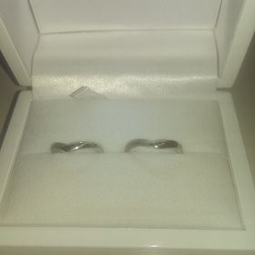 【SommJewelry(ソムジュエリー)】の口コミ かざすと見えるハート型！
V 字は少し難しかったけど、やっぱりこの形に...