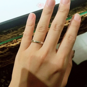 【杢目金屋(もくめがねや)の口コミ】 シンプルにメレダイヤモンドは真ん中に少しありつつ、木目感をしっかりと…