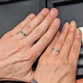 【ラザール ダイヤモンド(LAZARE DIAMOND)の口コミ】 シンプルよりはV字で指をきれいに見せてくれるもの、ダイヤが比較的大きな…