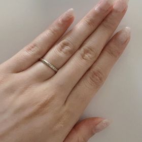 【銀座ダイヤモンドシライシの口コミ】 ペアでデザインが違く、私のはシンプル、旦那のは太めでマットな質感でお…