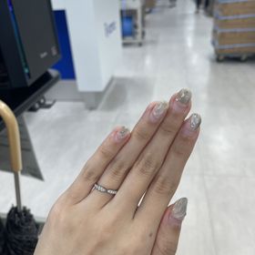 【ラザール ダイヤモンド(LAZARE DIAMOND)の口コミ】 指輪の決め手は、ダイヤが散りばめられたデザインが永遠の愛と絆を象徴し…