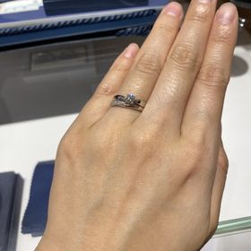 【銀座ダイヤモンドシライシの口コミ】 ティファニーの婚約指輪に合うもので、ダイヤが数石ついたものを探してい…
