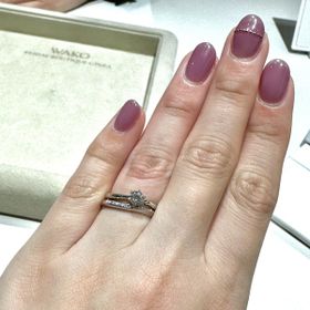 【和光ブライダルブティックギンザの口コミ】 ウェーブのかかったデザインを着用させていただきました。薬指から小指に…