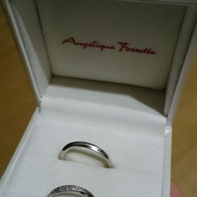 【アンジェリックフォセッテ(Angelique Fossette)の口コミ】 値段も手頃で、なによりシンプルで飽きのこないデザインです！
3粒のダイ…