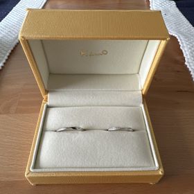 【ケイウノ ブライダル(K.UNO BRIDAL)の口コミ】 指輪のデザインがシンプルかつ可愛かったので一目惚れしました。セミオー…