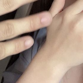 【ラザール ダイヤモンド(LAZARE DIAMOND)の口コミ】 ダイアモンドの輝きと、デザインの良さで決めました。
ずっとつけていても…