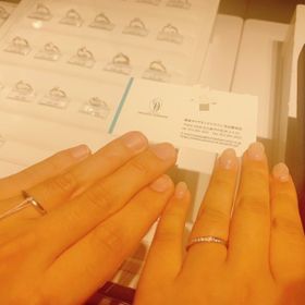 【銀座ダイヤモンドシライシの口コミ】 こちらの指輪だけではなく、全体的に細めなものが多いと思いました。キラ…