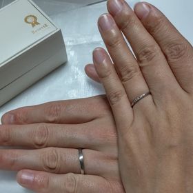 【RosettE(ロゼット)の口コミ】 ひねりのデザインで、石があまり目立たないものを探してました。
二人の共…