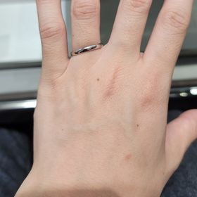 【アイプリモ(I-PRIMO)の口コミ】 非常にシンプルな指輪で、ワンポイントのデザイン、色のグラデーションな…