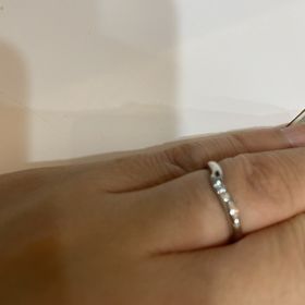 【アイプリモ(I-PRIMO)の口コミ】 婚約指輪と重ね付けした時の感じが一番しっくりきたので選びました。可愛…