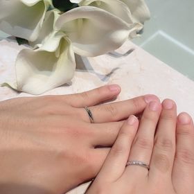 【アイプリモ(I-PRIMO)の口コミ】 小さなダイヤが斜めに連なってついている細めの指輪がいいな〜と思ってい…