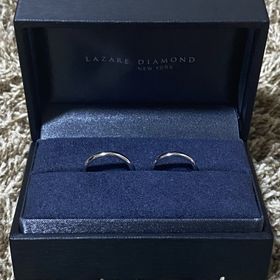 【ラザール ダイヤモンド(LAZARE DIAMOND)の口コミ】 シンプルなものを探しており、その中でも形状立体感のあるもの、つけてい…