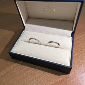 【GALA JEWELRY(ガラジュエリー)の口コミ】 1番の決め手は婚約指輪との相性がいい指輪だった事です。
事前に私が婚約…