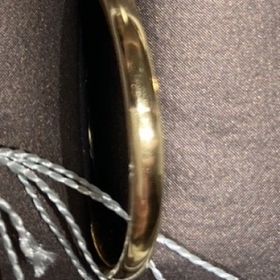 【ラザール ダイヤモンド(LAZARE DIAMOND)の口コミ】 つやがあり、綺麗なゴールドの指輪を試着させてもらいました。値段はそこ…