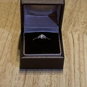 【アイプリモ(I-PRIMO)の口コミ】 婚約指輪を2人で見に行ったのですが、サイドビューの♡に一目惚れしました…