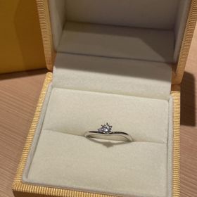 【ケイウノ ブライダル(K.UNO BRIDAL)の口コミ】 婚約指輪を考えるのに、初めてケイウノさんにお伺いしました。

何店舗か…