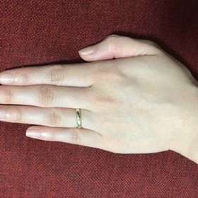 【THE KISS(ザ・キッス)の口コミ】 デザインはリングの真ん中にダイヤが埋め込まれているシンプルなデザイン…