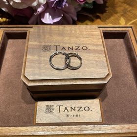 【TANZO.(鍛造指輪)の口コミ】 デザインも華美でなく落ち着いていて鍛造製法による世界に一つの指輪で、…