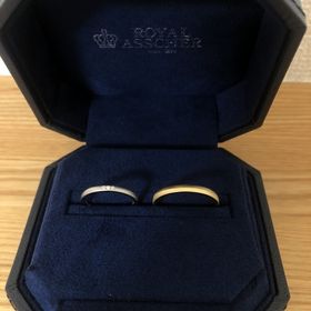 【ROYAL ASSCHER(ロイヤル・アッシャー)の口コミ】 個性的なものがよかった為悩みに悩み
指輪に加工が施されるシンプルなもの…