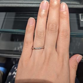 【エクセルコダイヤモンド(EXELCO DIAMOND)の口コミ】 私が気に入ったのはアンサンブルという指輪です。中心に向かいダイヤモン…